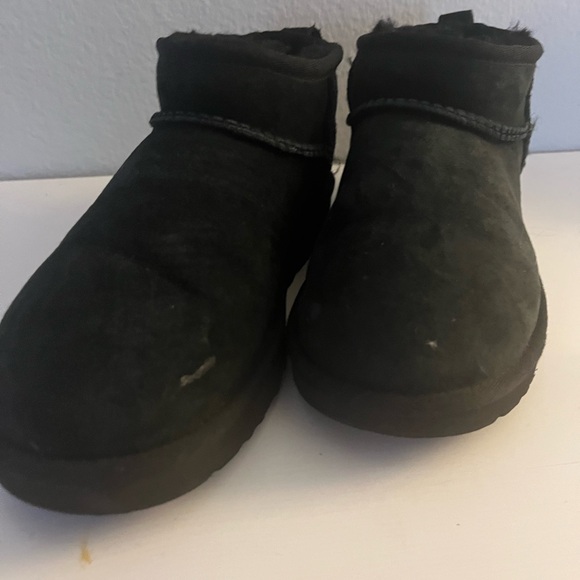Ultra Low Uggs - Picture 2 of 8